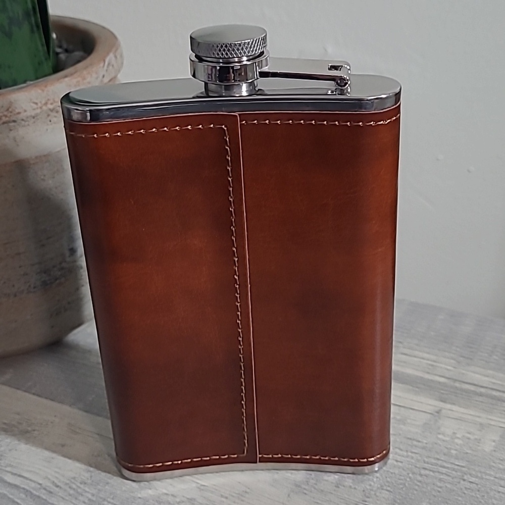 Crown Royal Brown Leather Whiskey Bourbon Flask 8 oz - Picture 2 of 5